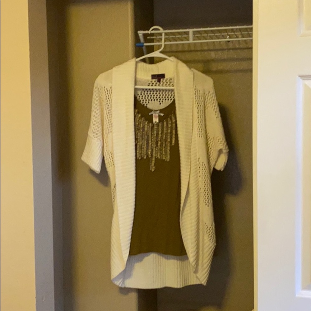 Short sleeve sweater